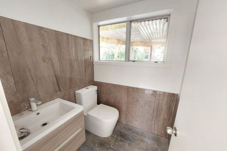 Photo of property in 2 Gallony Avenue, Massey, Auckland, 0614