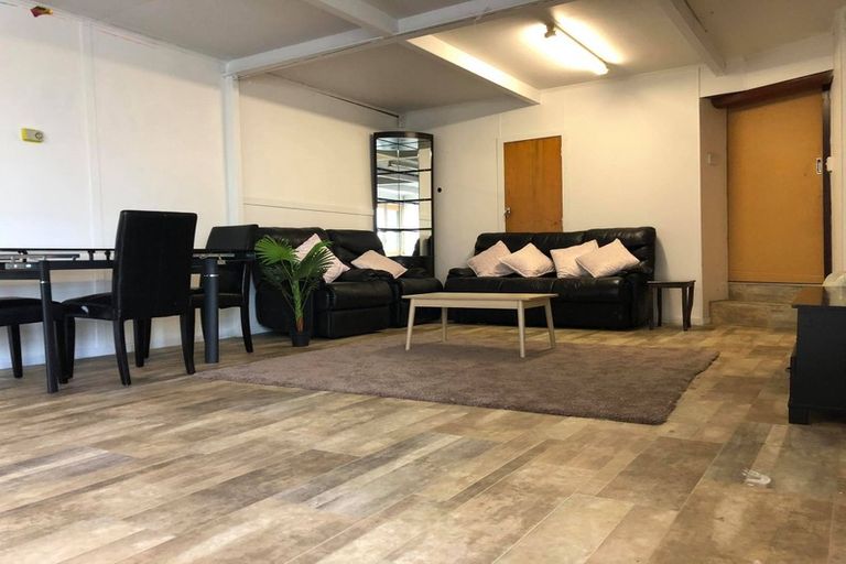 Photo of property in 18 Renwick Street, Papakura, 2110