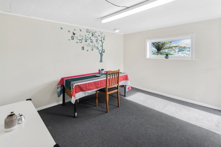 Photo of property in 100 Helston Road, Paparangi, Wellington, 6037