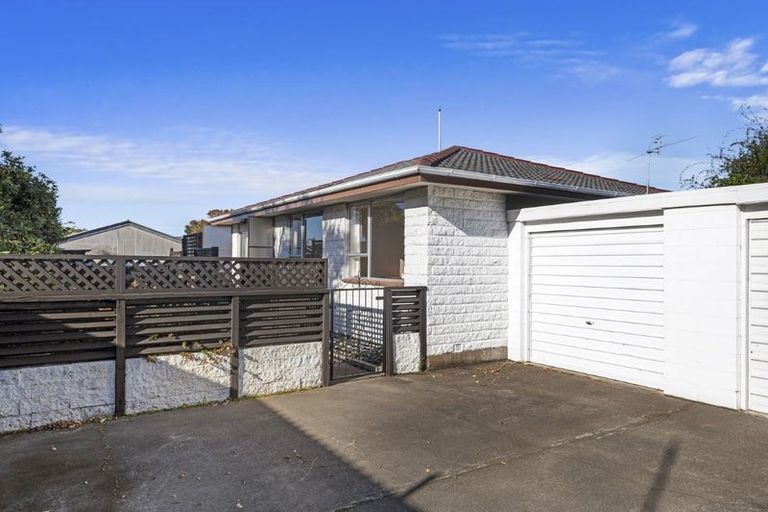 Photo of property in 92b Royal Park Drive, Parklands, Christchurch, 8083