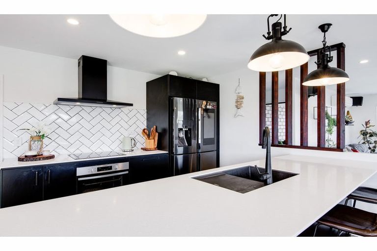 Photo of property in 24 Roys Street, Marshland, Christchurch, 8083