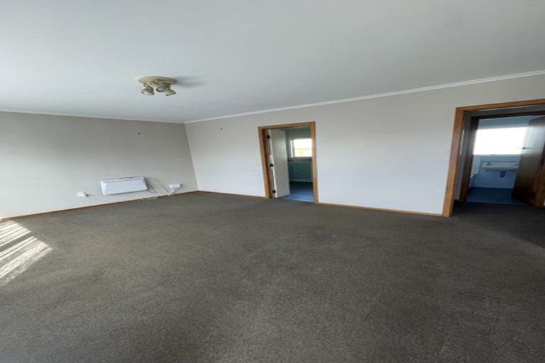 Photo of property in 3/497 Beach Road, Murrays Bay, Auckland, 0630