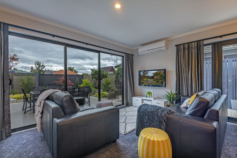 Photo of property in 17 Jensen Street, Hokowhitu, Palmerston North, 4410