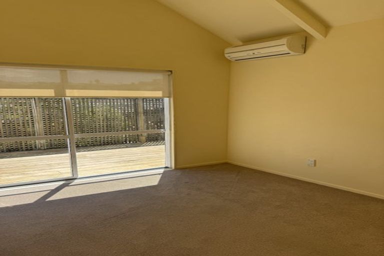 Photo of property in 83 Fernhill Way, Oteha, Auckland, 0632