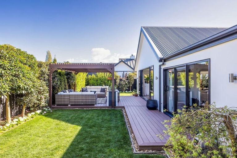 Photo of property in 6 Waitikiri Square, Parklands, Christchurch, 8083
