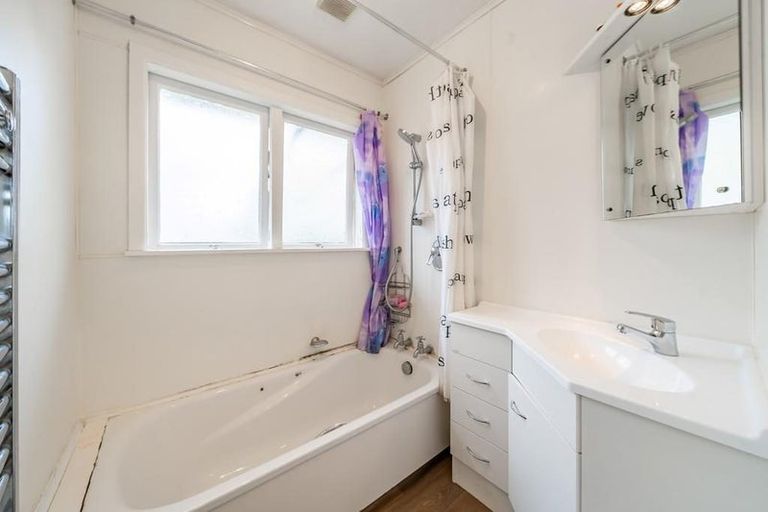 Photo of property in 30 Logie Street, Stokes Valley, Lower Hutt, 5019