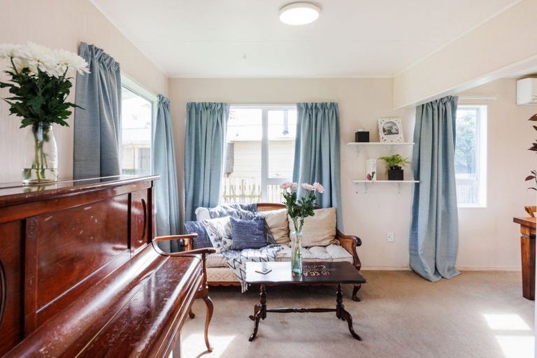 Photo of property in 12 Capri Place, Awapuni, Palmerston North, 4412