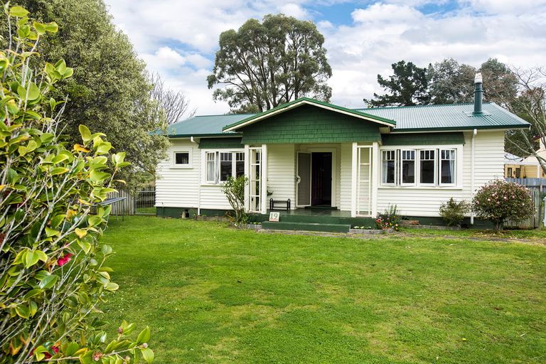 Photo of property in 19 Loisel Street, Riverdale, Gisborne, 4010