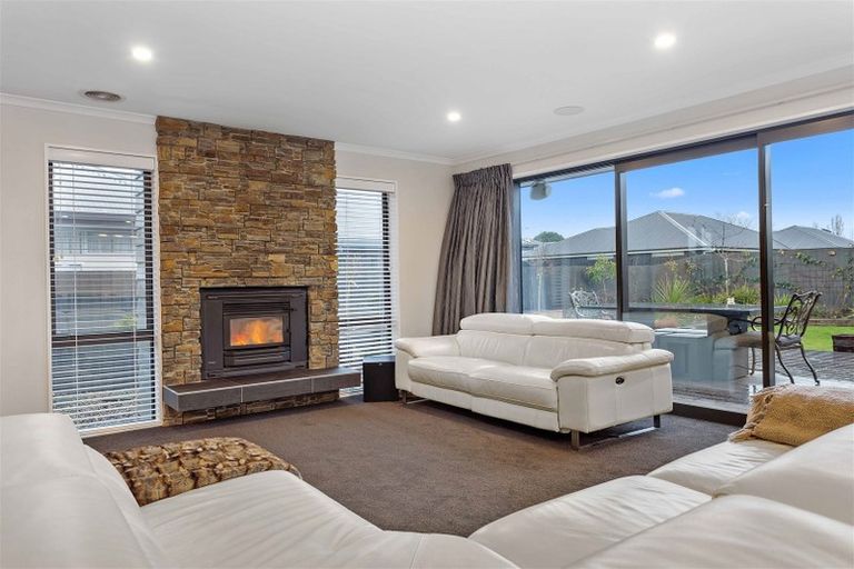 Photo of property in 6 Benjes Place, Woodend, 7610