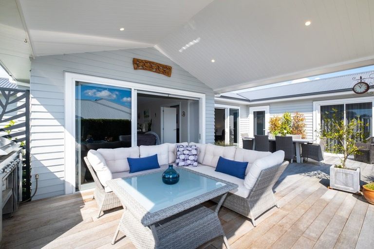 Photo of property in 6 Whittaker Place, Havelock North, 4130