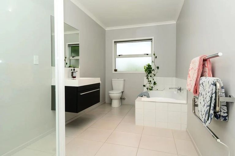 Photo of property in 2 Highview Court, Flagstaff, Hamilton, 3210