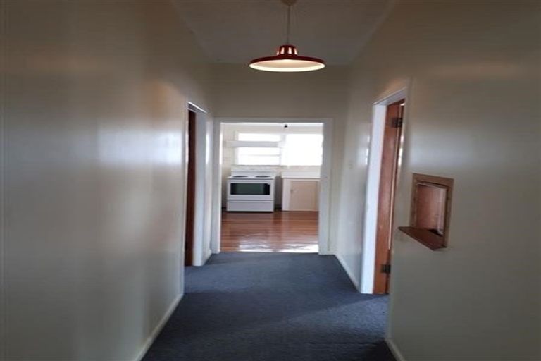 Photo of property in 67 View Road, Henderson, Auckland, 0612