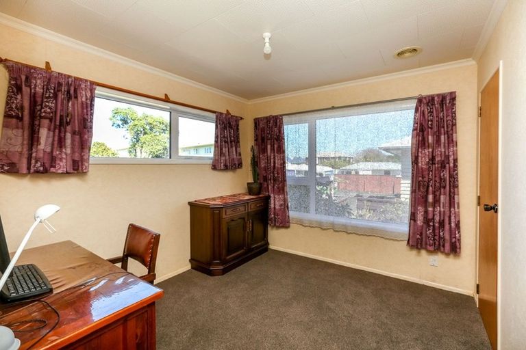 Photo of property in 30 Karaka Street, Merrilands, New Plymouth, 4312