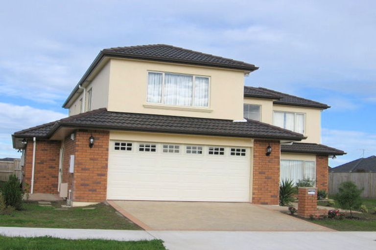 Photo of property in 35 Bronwylian Drive, Flat Bush, Auckland, 2016