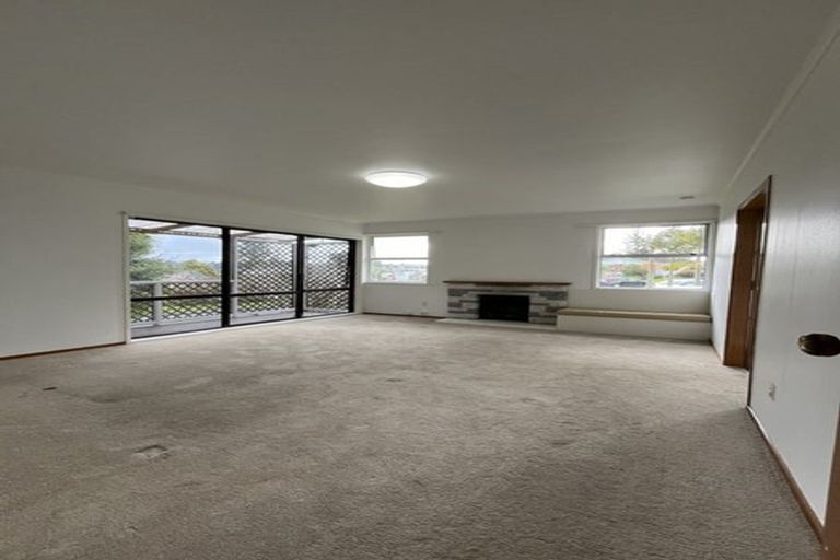 Photo of property in 32 Powrie Street, Glenfield, Auckland, 0629