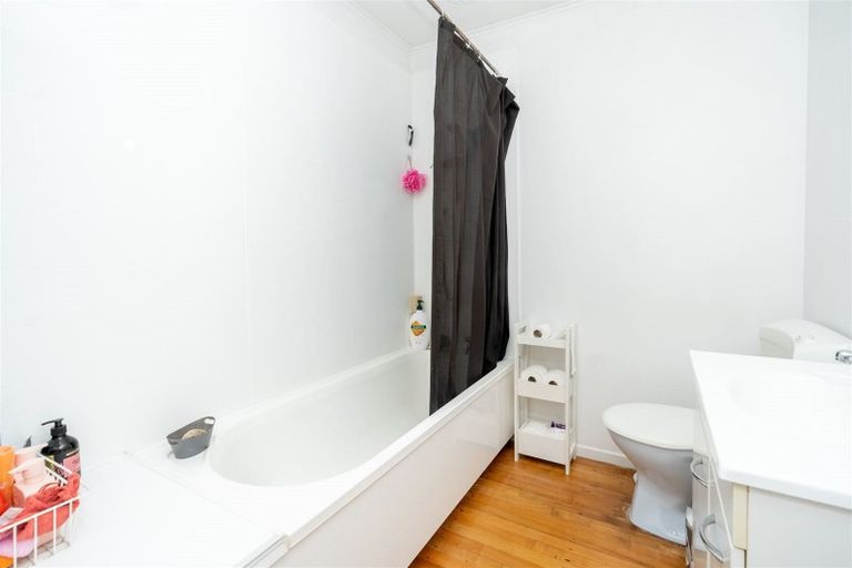 Photo of property in 39 Tuhikaramea Road, Dinsdale, Hamilton, 3204