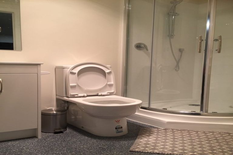 Photo of property in 34 Sandown Road, Rothesay Bay, Auckland, 0630