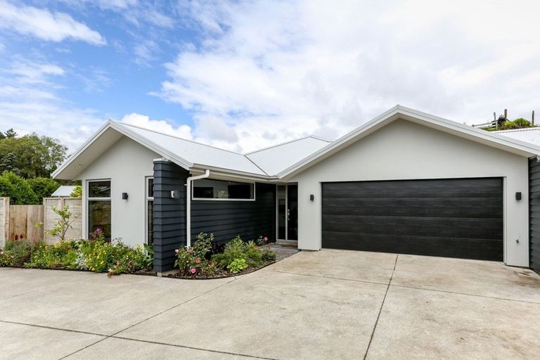 Photo of property in 17a Heta Road, Highlands Park, New Plymouth, 4312
