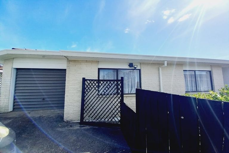 Photo of property in 2/65 Golf Road, New Lynn, Auckland, 0600