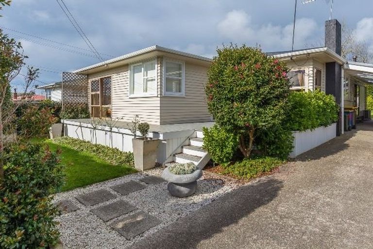 Photo of property in 177 Beach Haven Road, Beach Haven, Auckland, 0626