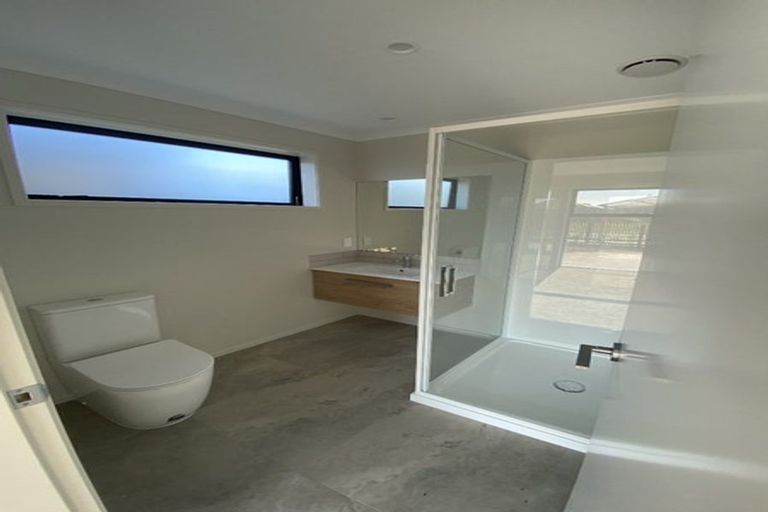 Photo of property in 18 Hammick Crescent, Pyes Pa, 3112