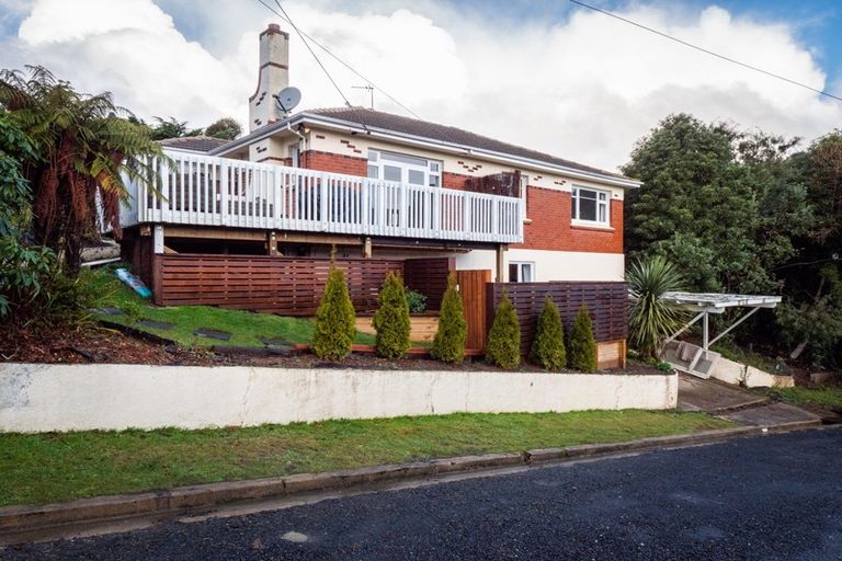 Photo of property in 30 Northview Crescent, Belleknowes, Dunedin, 9011