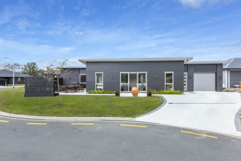 Photo of property in 3 Passchendaele Grove, Trentham, Upper Hutt, 5018