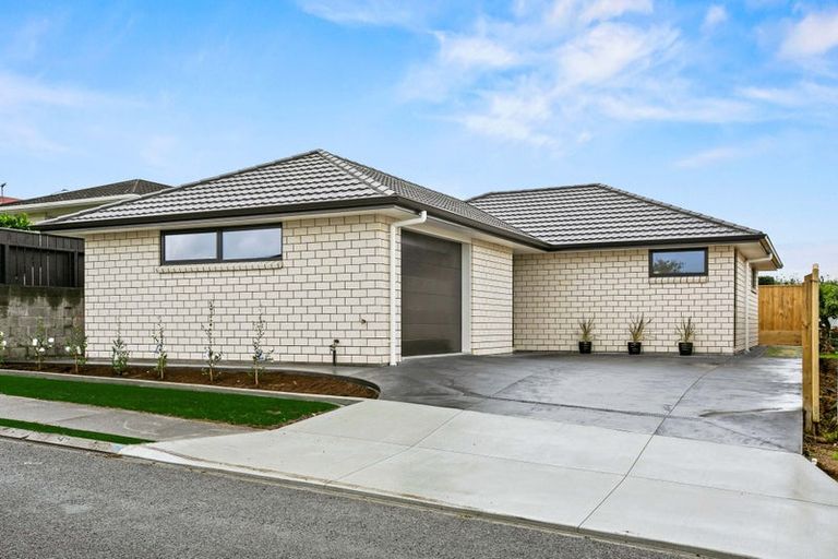 Photo of property in 2b Sandel Rise, Merrilands, New Plymouth, 4312