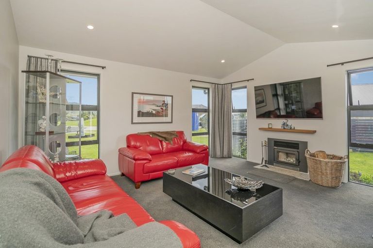 Photo of property in 20 Topping Place, Whitianga, 3510