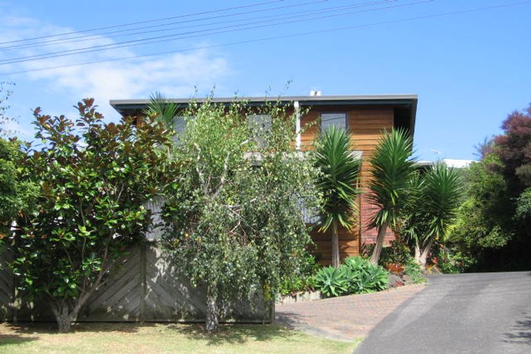 Photo of property in 1/194 Glenvar Road, Torbay, Auckland, 0630