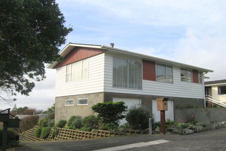 Photo of property in 11 Nuffield Street, Tawa, Wellington, 5028