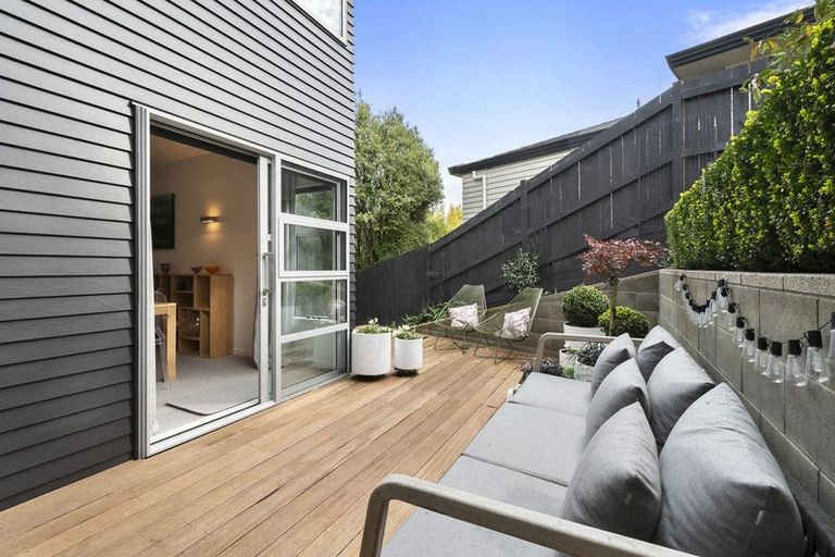 Photo of property in 42 Ruapehu Drive, Fitzherbert, Palmerston North, 4410