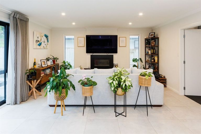 Photo of property in 5 Freedom Drive, Kelvin Grove, Palmerston North, 4414