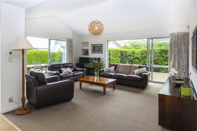 Photo of property in 17 Crown Close, Prebbleton, 7604