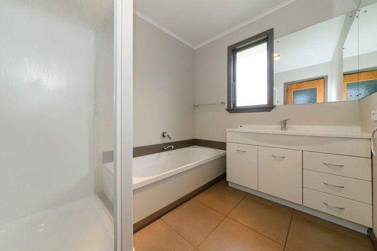 Photo of property in 4 Richmond Avenue, Takaro, Palmerston North, 4410