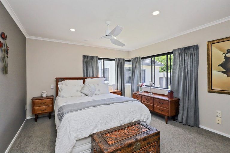 Photo of property in 12 Knightsbridge Place, Taradale, Napier, 4112