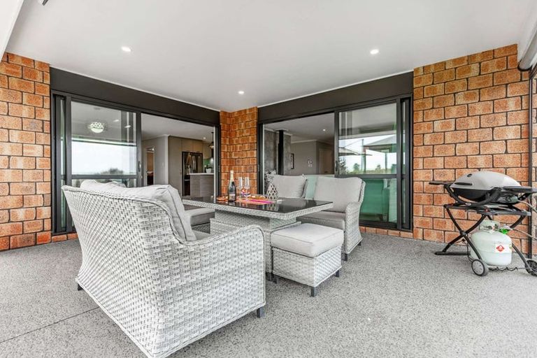 Photo of property in 19 Kendallvale Drive, Waiuku, 2123
