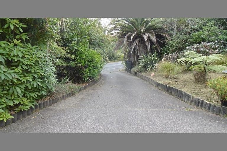 Photo of property in 554 Scenic Drive, Waiatarua, Auckland, 0612