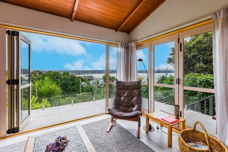 Photo of property in 12 Cobden Crescent, Bluff Hill, Napier, 4110