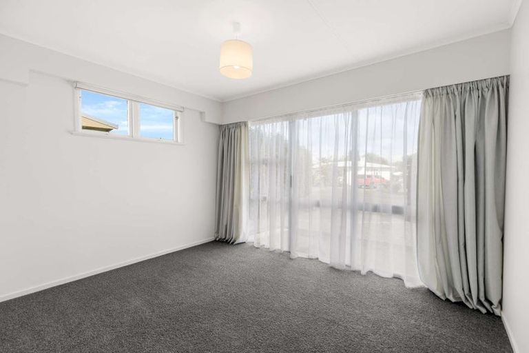 Photo of property in 37 Waterloo Crescent, Hokowhitu, Palmerston North, 4410
