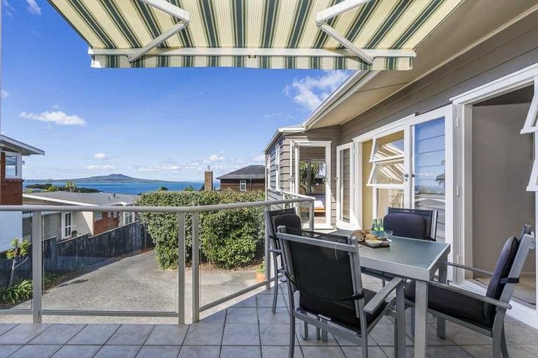 Photo of property in 21a Seaview Road, Castor Bay, Auckland, 0620