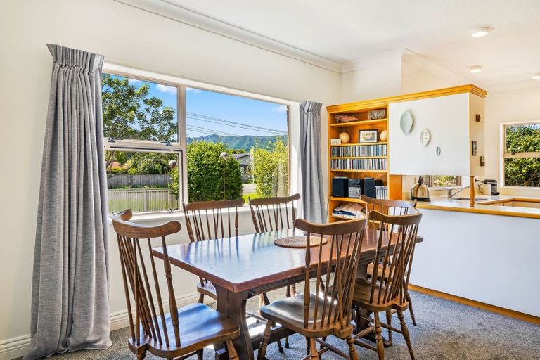 Photo of property in 214 Te Moana Road, Waikanae, 5036