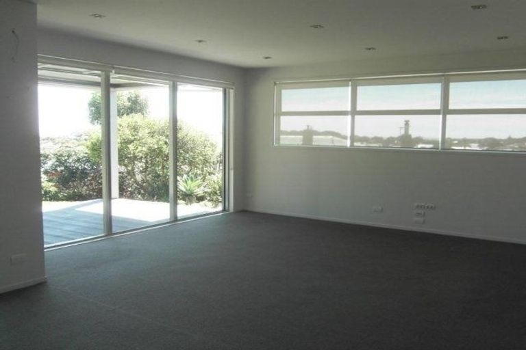 Photo of property in 26 Dartmoor Avenue, Westown, New Plymouth, 4310