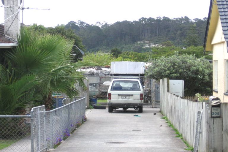 Photo of property in 208 Beach Haven Road, Beach Haven, Auckland, 0626