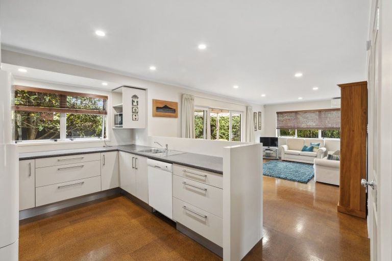 Photo of property in 2 Roselawn Lane, Pahurehure, Papakura, 2113