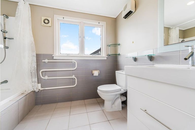 Photo of property in 27 Harley Road, Takapuna, Auckland, 0622