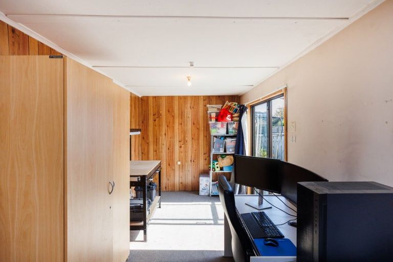 Photo of property in 34 Ruamahanga Crescent, Terrace End, Palmerston North, 4410