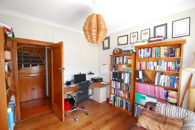 Photo of property in 41 Farm Road, Northland, Wellington, 6012