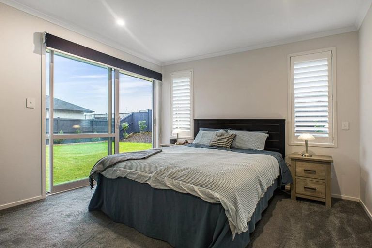 Photo of property in 8 Tahuna Minhinnick Drive, Glenbrook, Waiuku, 2681