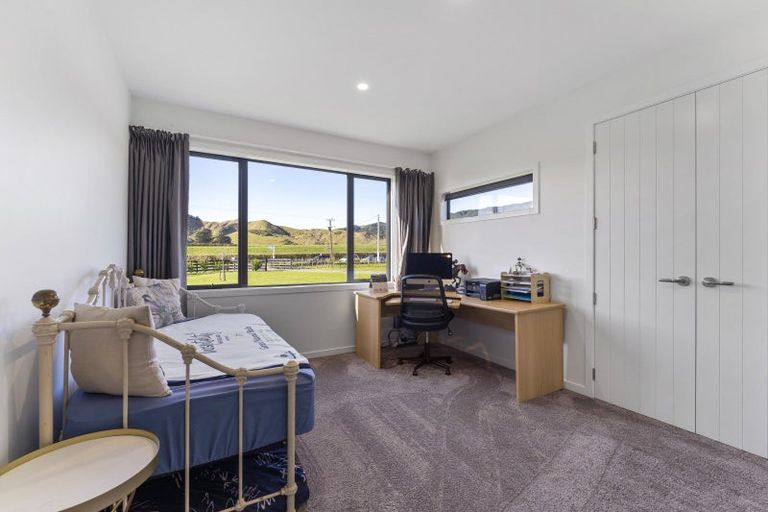 Photo of property in 180 North Manakau Road, Manakau, Levin, 5573